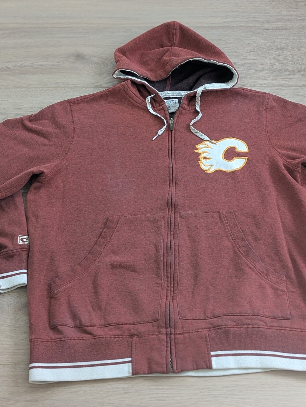 Vintage CCM Calgary Flames NHL Full Zip Hoodie Sweatshirt Red Size XL